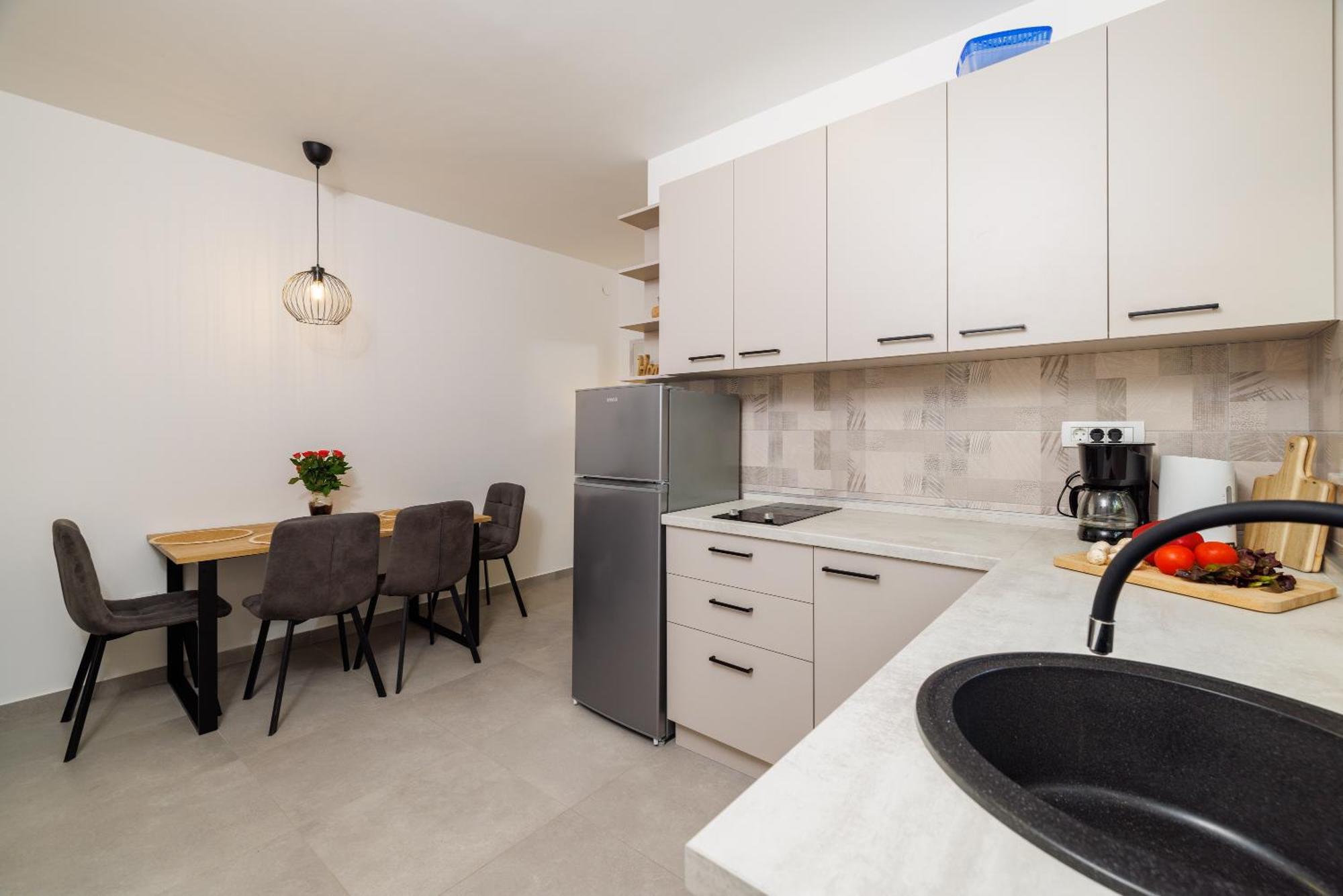 Apartmani Viktorija Jadranovo Kültér fotó