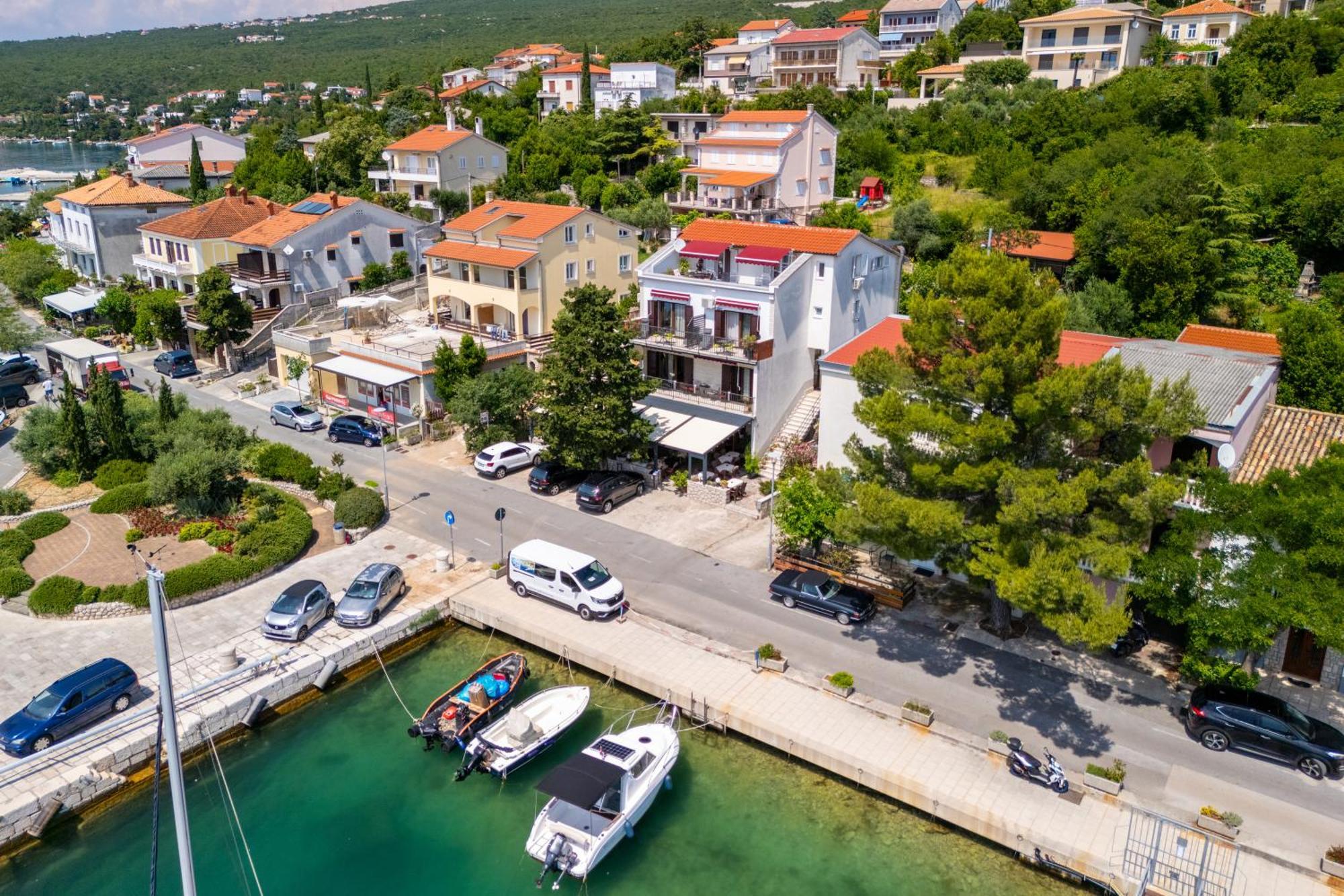 Apartmani Viktorija Jadranovo Kültér fotó